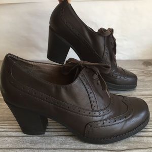 Oxford leather brown women’s heels vintage style